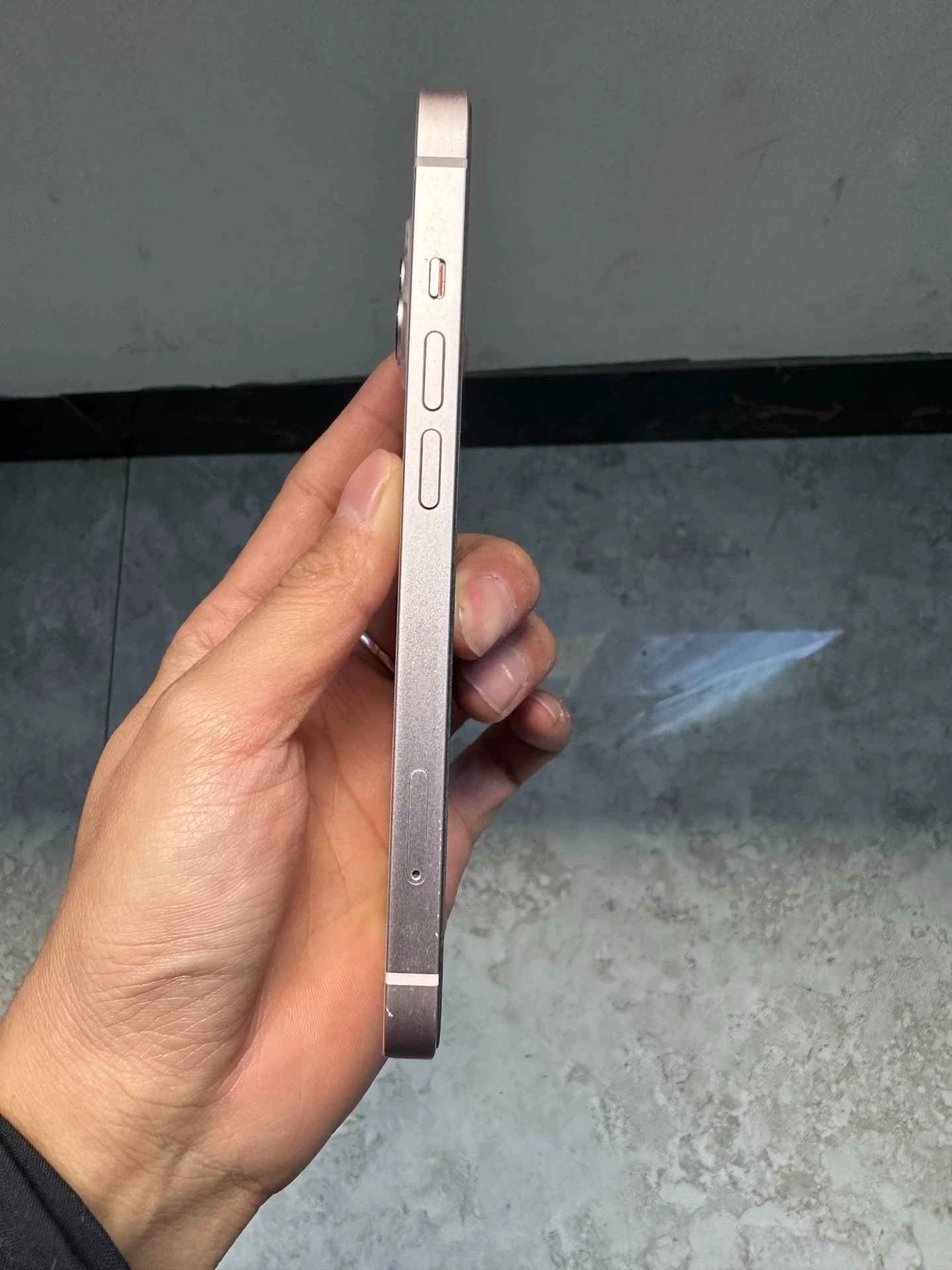 iPhone13国行128g 无拆无修轻微痕迹带外盒手机壳充电器 电池70多还是80多忘了